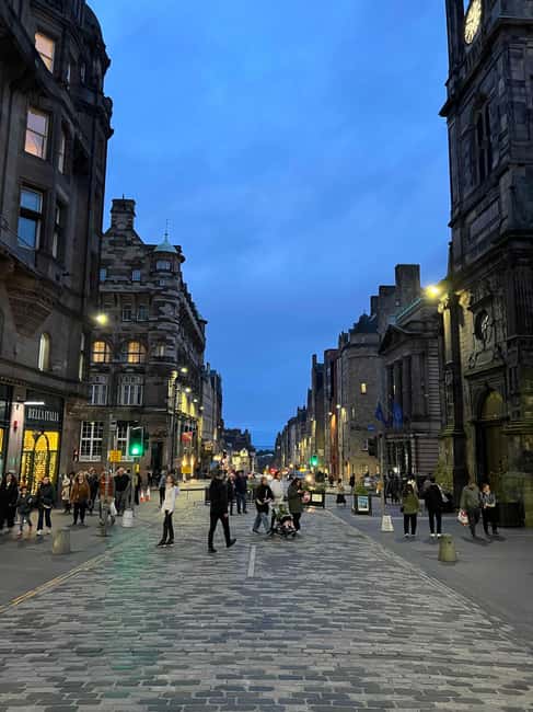 Edinburgh's Dark and Hidden History Walking Tour ☠️ - Grassmarket and public executions: the streets get louder
