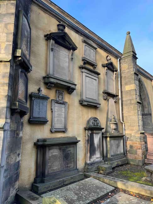 Edinburgh's Dark and Hidden History Walking Tour ☠️ - Passing the White Hart Inn and West Bow on the way to the Royal Mile