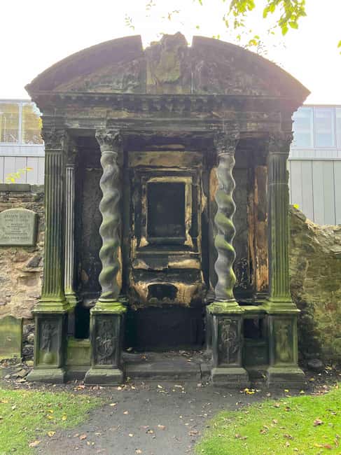 Edinburgh's Dark and Hidden History Walking Tour ☠️ - Vaults and Niddry Street Vaults: when the route gets eerie