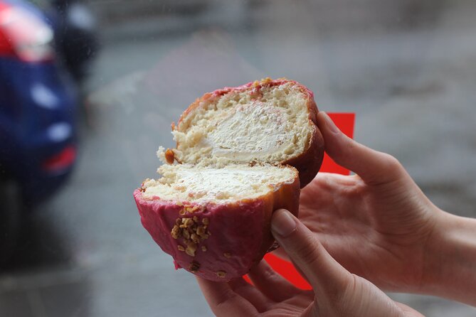 Edinburgh’s Donut & Pastry Experience with Underground Donut Tour - Stop 2: Victoria Street’s cobblestones and color