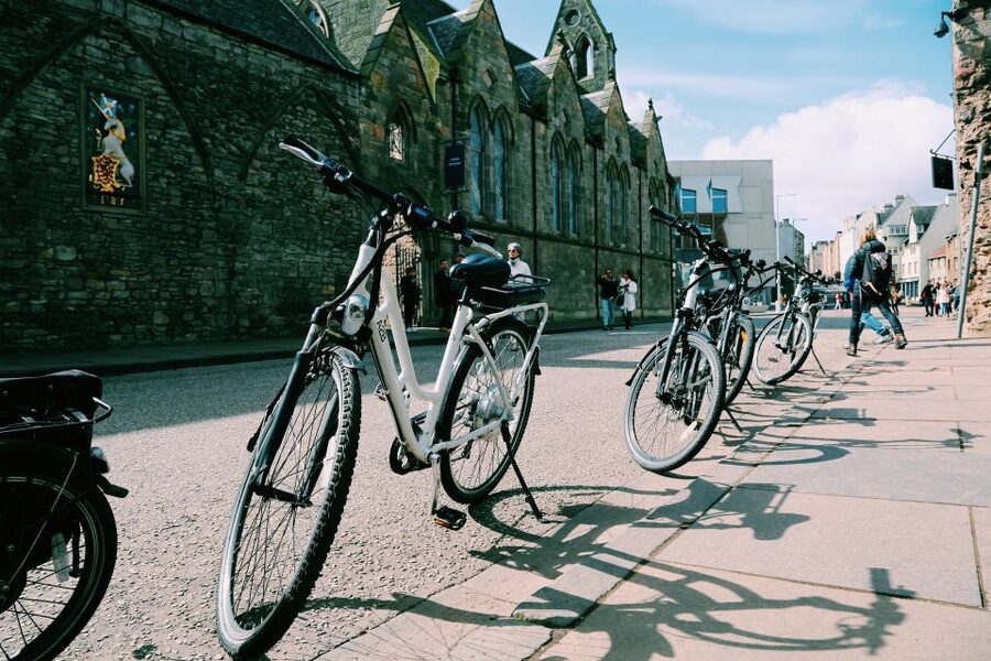 Edinburgh: Scenic Bike Tour - Where the ride begins: Blackfriars Street, fast access, easy meeting
