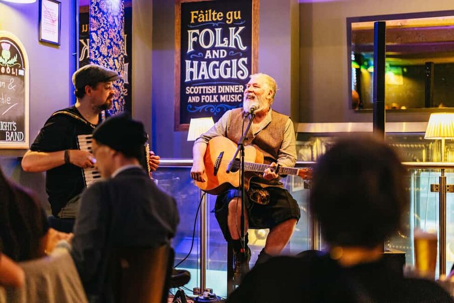 Edinburgh: Scottish Dinner and Folk Music Experience - Meeting the Bagpiper at Biblos Restaurant (and Getting the Timing Right)