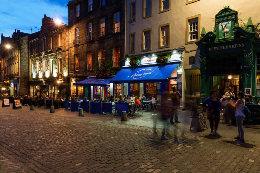 Edinburgh: Scottish Whisky Tasting with a Local Expert - The whisky cellar stop: where the tasting framework becomes clear