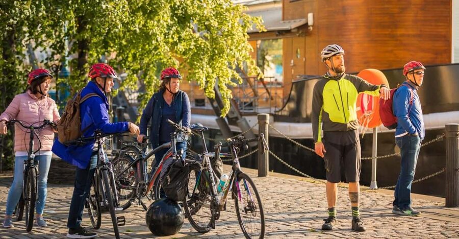 Edinburgh: Sightseeing Bike Tour - Guide Style, Safety Checks, and the Lucy Factor