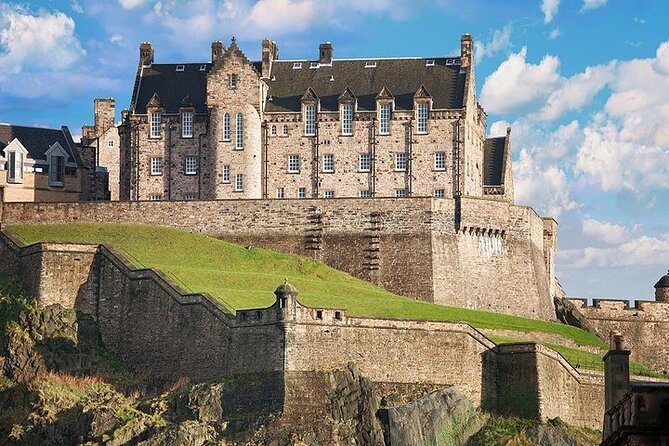 Edinburgh Skip-the-Ticket-Line Castle Walking Tour - The National War Museum: Scotland’s Battles Told With Local Grounding