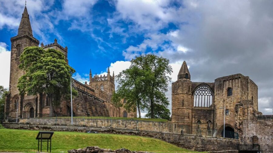 Edinburgh: St Andrews, Dunfermline Abbey and Fife Coast Tour - First Look at Fife: a Walk That Breaks Up the Driving