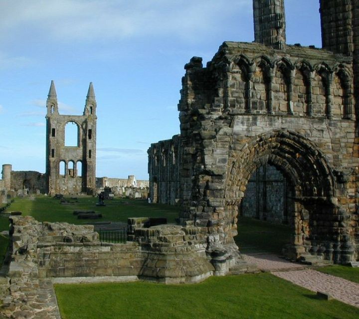 Edinburgh: Stirling, Whisky and St Andrews Tour in Spanish - Lunch time in St Andrews and how to avoid the clock panic