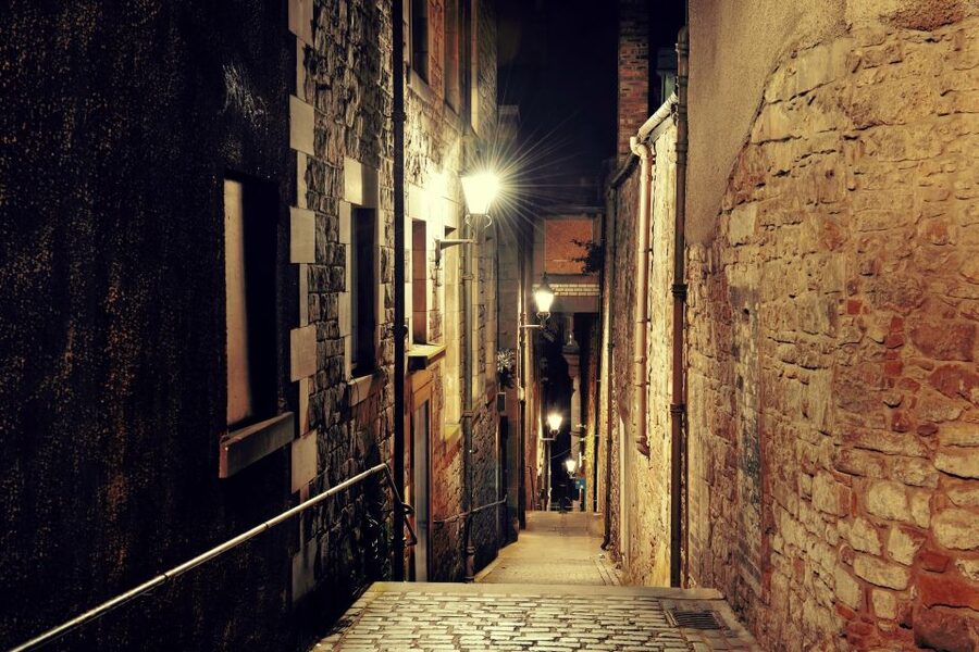 Edinburgh: The Dark Side Walking Tour - Why the Royal Mile feels different after a dark walking tour