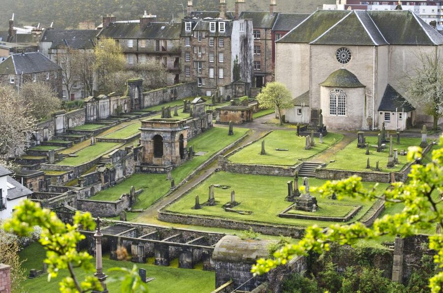 Edinburgh: The Dark Side Walking Tour - Royal Mile to Canongate Kirkyard: turning alleys and graveyards into a timeline