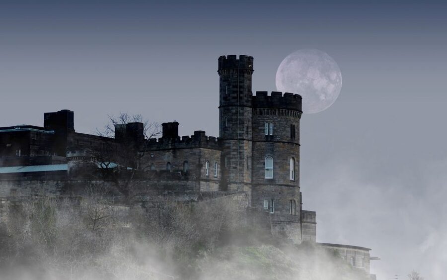 Edinburgh: The Dark Side Walking Tour - The witch trials and burnings stop: fear as a public event