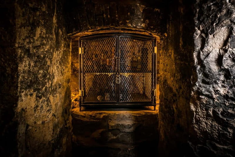 Edinburgh: The Lost Close Underground Scotch Whiskey Tasting - The 1.5-hour flow: from CoDE Pod to the vaults and back