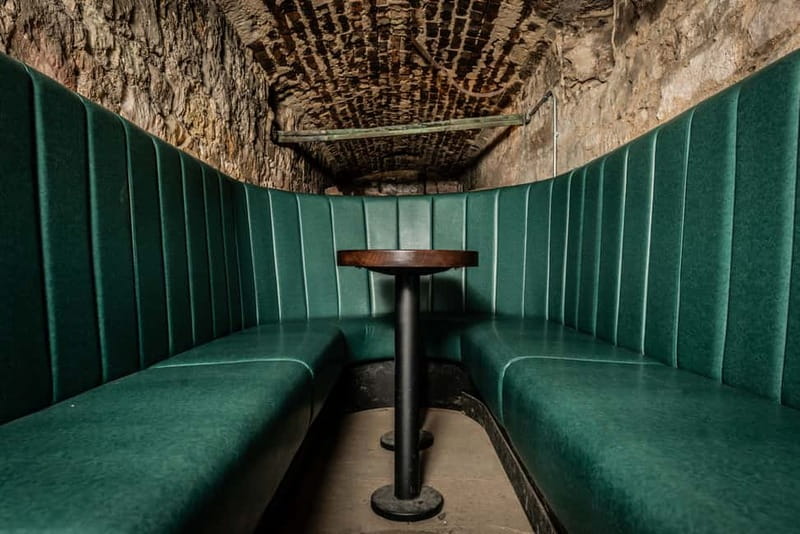 Edinburgh: The Lost Close Underground Scotch Whiskey Tasting - Stop inside The Lost Close: a short guided walk (about 20 minutes)