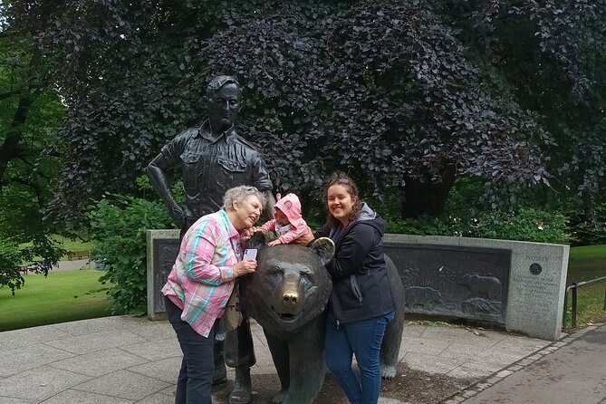 Edinburgh: The People's Story - Private Walking Tour - Stop 5 at Mercat Cross: announcements, markets, and a unicorn story