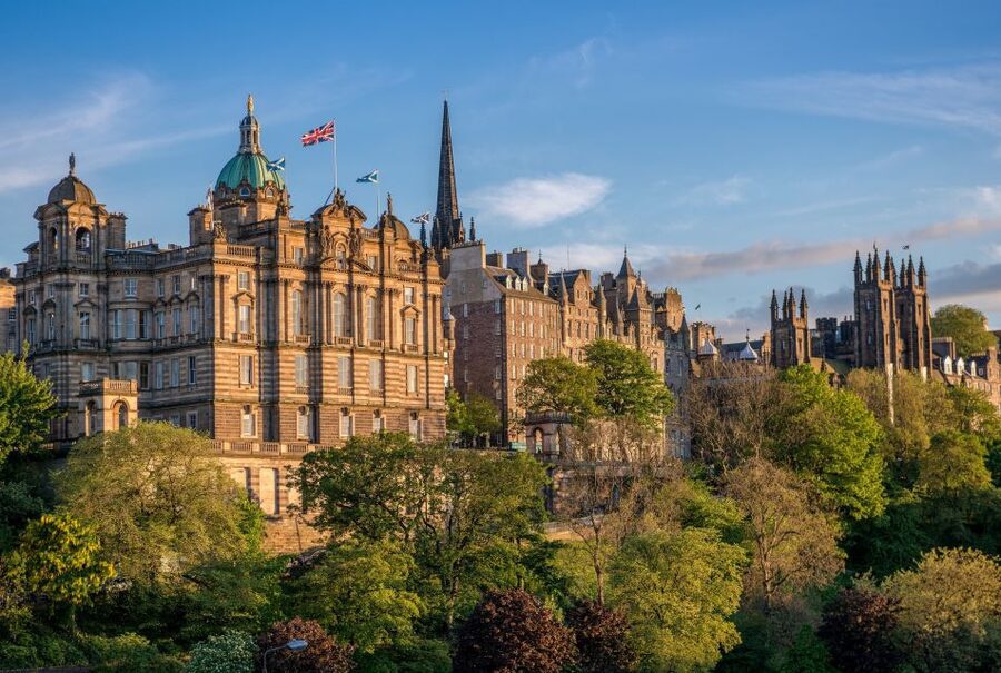 Edinburgh: The Royal City Tour from London - How this London to Edinburgh day trip really feels