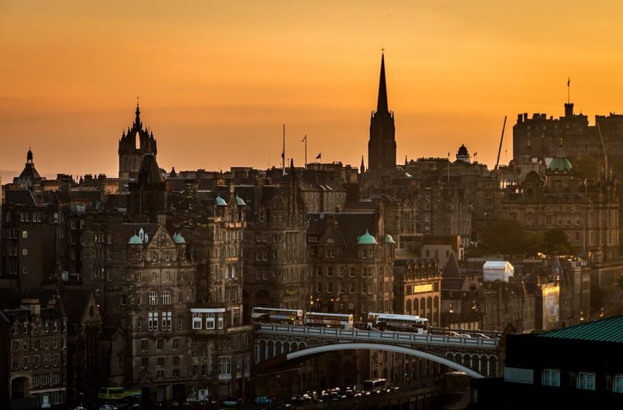 Edinburgh: The Royal City Tour from London - Reserved-seat train from King’s Cross, arriving around 11:30am