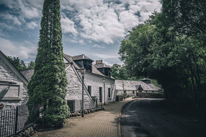 Edinburgh: The Ultimate Whisky Experience Tour - Dewar’s Aberfeldy Distillery: a full tour plus a tasting of Aberfeldy 12