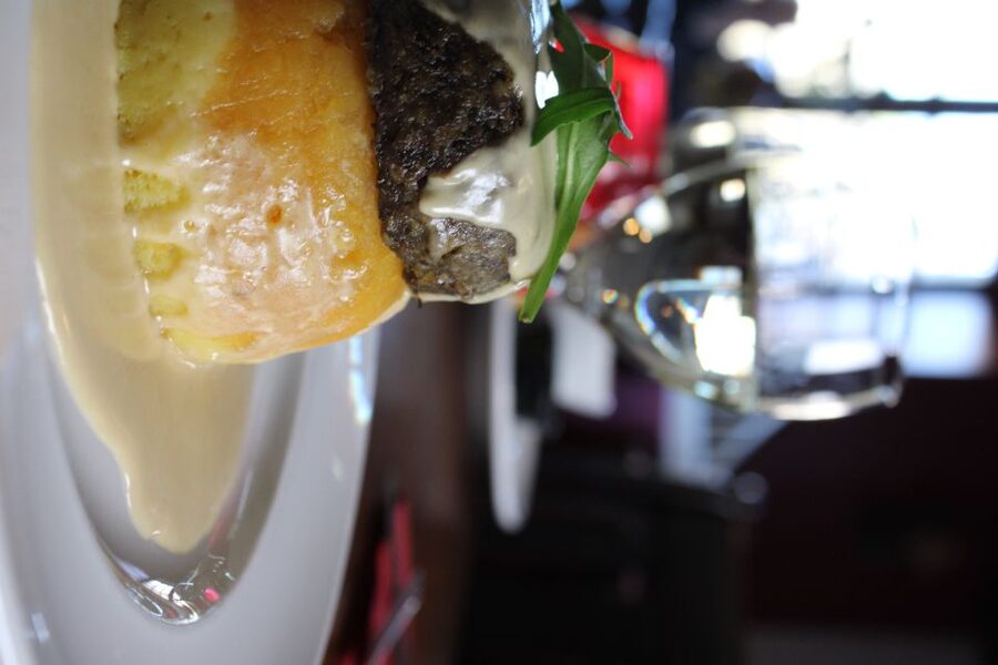 Edinburgh: Tolbooth Tavern Haggis Taster & Whisky Sampling - Neeps and tatties, the secret to making haggis click