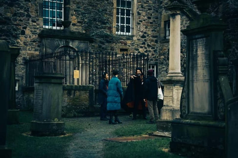 Edinburgh: Underground Vaults and Graveyard Evening Tour - Canongate graveyard at Canongate Kirk: famous remains and grim Edinburgh connections