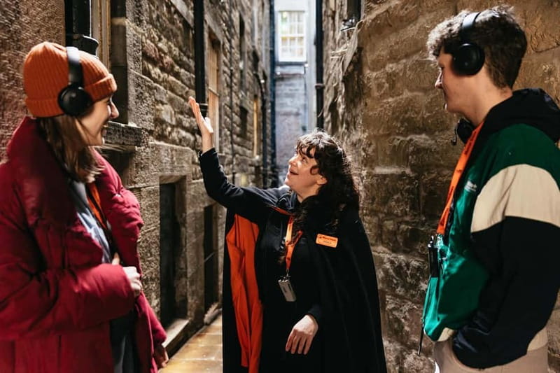 Edinburgh: Underground Vaults Evening Ghost Tour with Whisky - The 30-minute Old Town walk: mobs, witchcraft, and grim street-corner stories