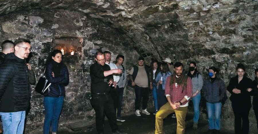 Edinburgh: Underground Vaults Tour - South Bridge Vaults Under Old Town Streets: The setting