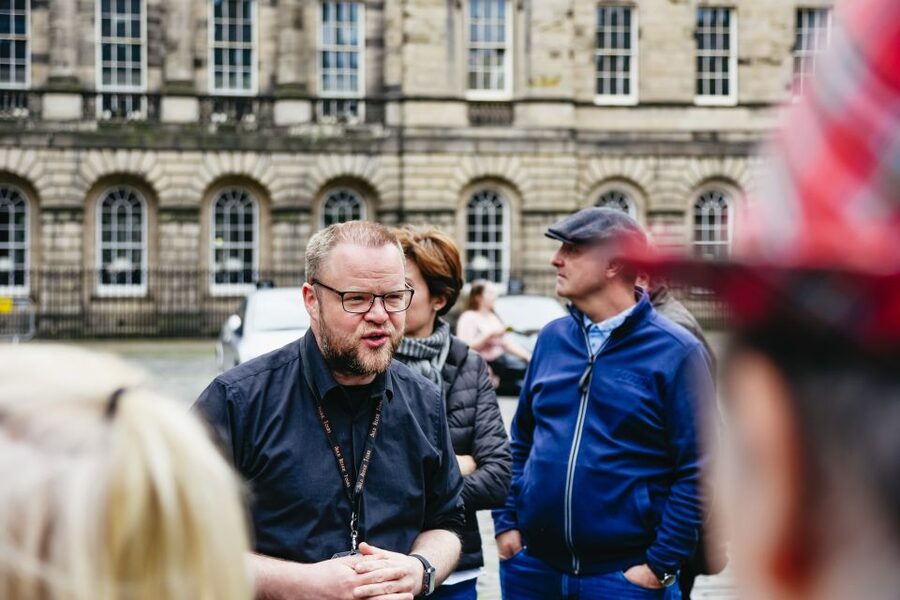 Edinburgh: Underground Vaults Tour - The South Bridge story: living conditions, disease, and survival
