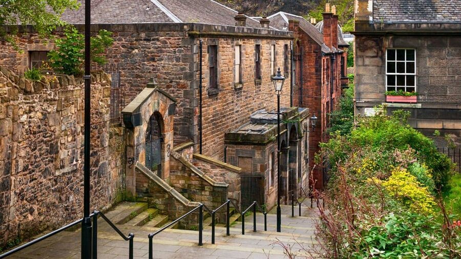 Edinburgh Walking Tour with a Local - Hilltop viewpoints and photo stops without the rushed vibe