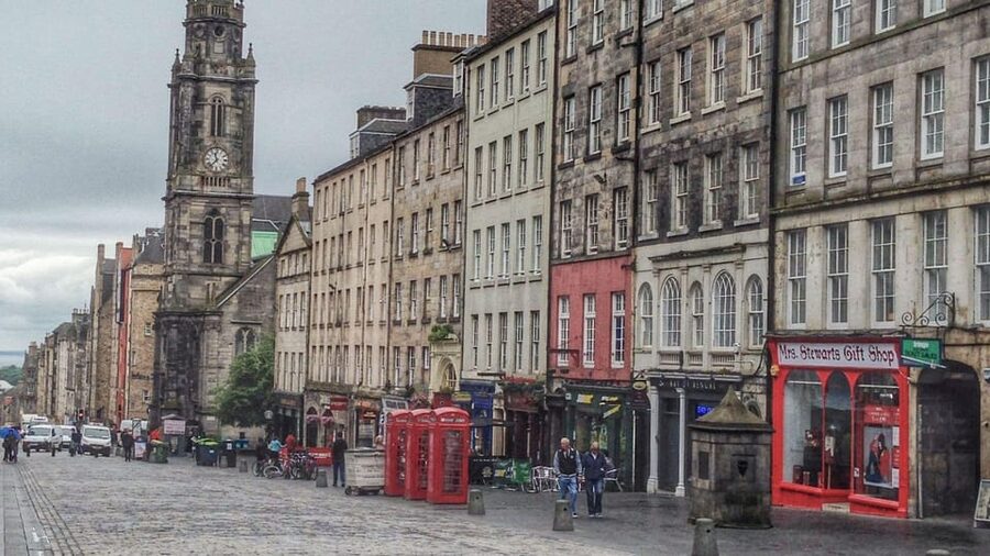 Edinburgh Walking Tour with a Local - Choosing the right time slot: 1 hour, 6 hours, and the sweet spot