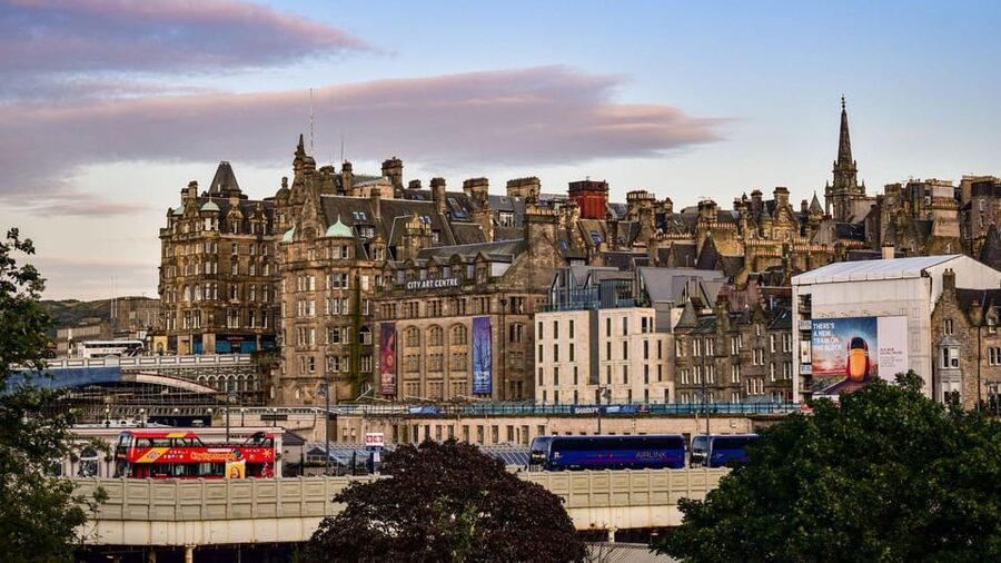 Edinburgh Walking Tour with a Local - Comfort, pacing, and small things that prevent a rough day
