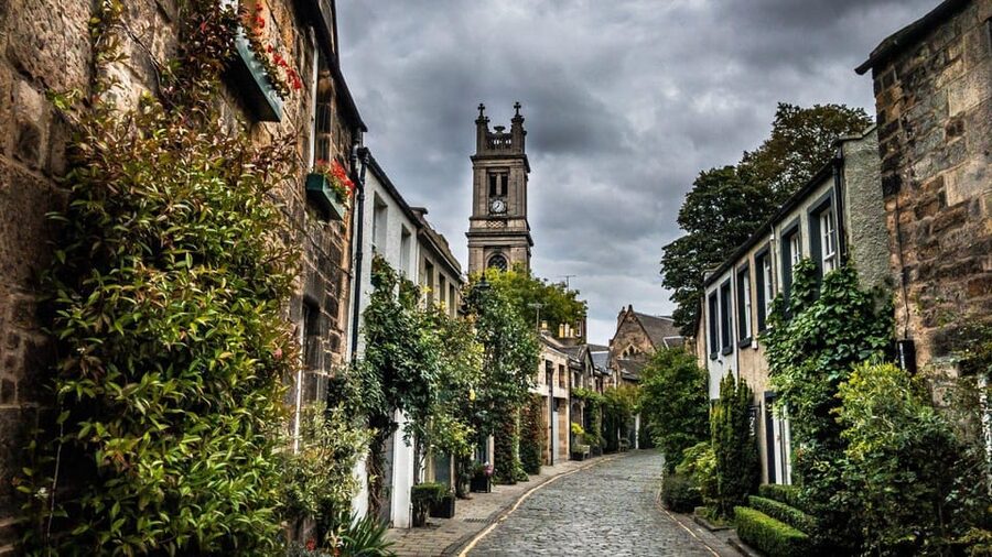 Edinburgh Walking Tour with a Local - Who this tour is perfect for, and who should skip it