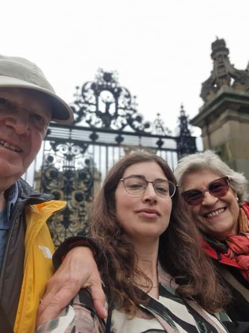 Edinburgh Welcome Tour: Private Tour with a Local - How the walking tour works, and when to use transit or a taxi
