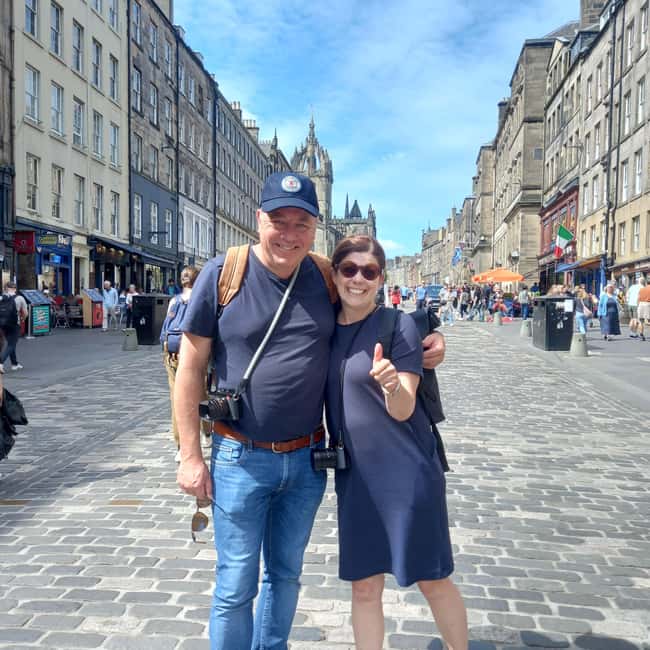 Edinburgh Welcome Tour: Private Tour with a Local - Meeting your local where you already are