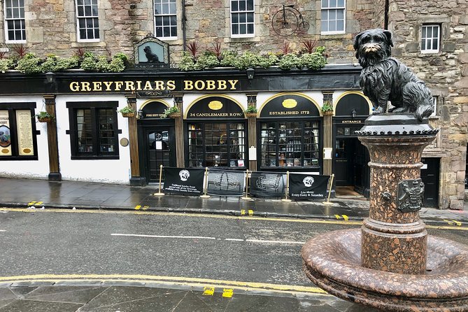 Essential Walking Tour of Edinburgh's Old Town - Edinburgh Castle Without Entry, Still Worth the Pause