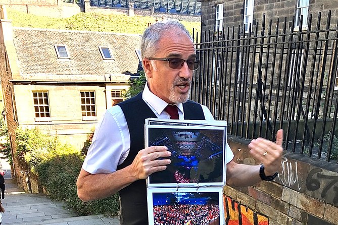 Essential Walking Tour of Edinburgh's Old Town - St Giles Cathedral Area: The Heart of Medieval Edinburgh
