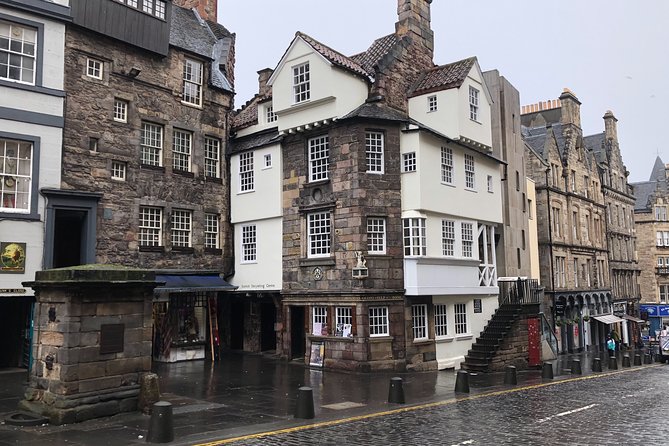 Essential Walking Tour of Edinburgh's Old Town - Greyfriars: One Place That Teaches You How to Read Edinburgh