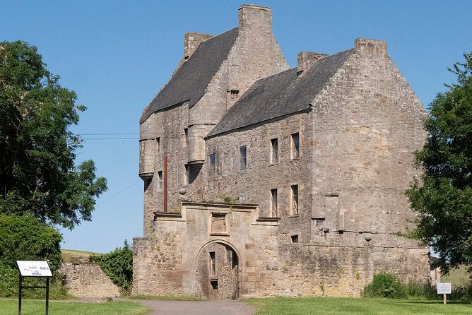Five Outlander locations , Outlander film locations tour - Linlithgow Palace, Wentworth Prison, and Mary Queen of Scots Country