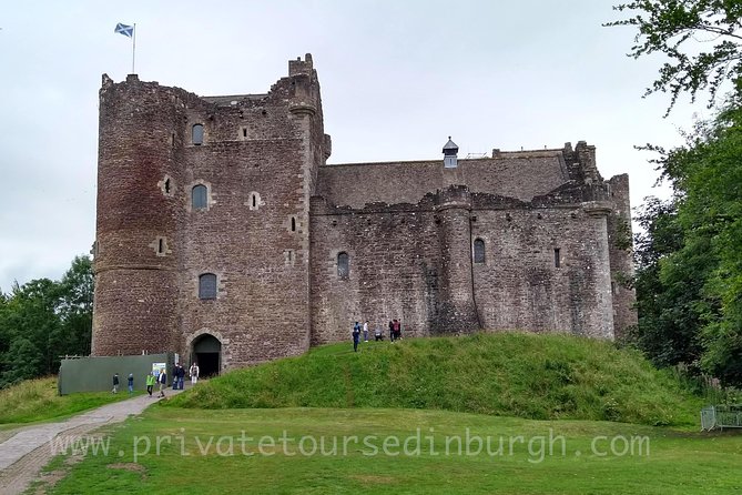 Five Outlander locations , Outlander film locations tour - Culross Palace as Cranesmuir, and the Falkland Town Break
