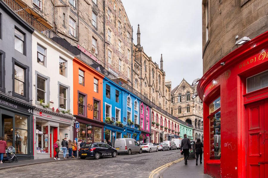French Language : Original Harry Potter Tour of Edinburgh - Greyfriars Kirkyard and the Real Tom Riddle Grave Stop