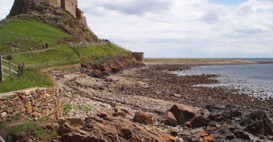 From Edinburg: Viking Coast & Alnwick Castle Day Tour - Why Lindisfarne (Holy Island) and Alnwick Castle belong in one day