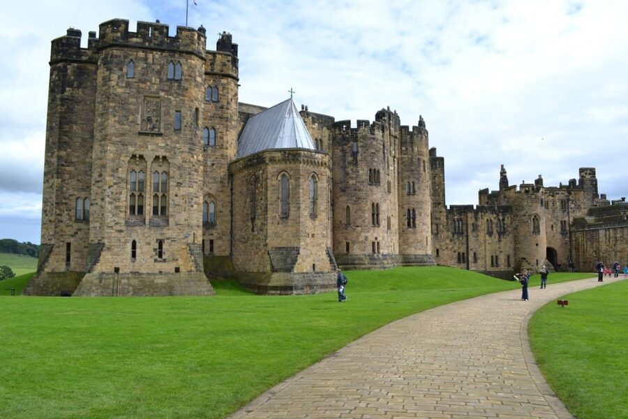 From Edinburg: Viking Coast & Alnwick Castle Day Tour - Berwick-on-Tweed and the England-Scotland border moment