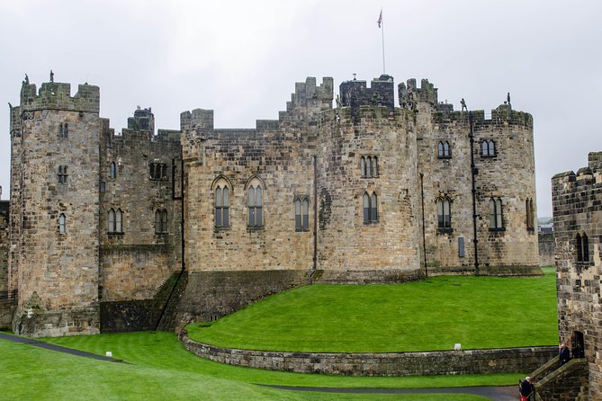 From Edinburgh: 1-day Outlander Tour - attractions included - A Borders-and-England day plan that works for Outlander fans