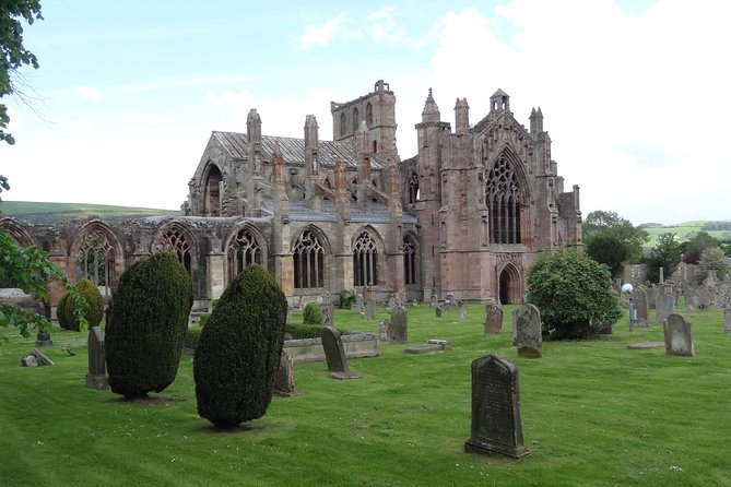 From Edinburgh: 1-day Outlander Tour - attractions included - Meeting points and the 9-hour rhythm from Edinburgh
