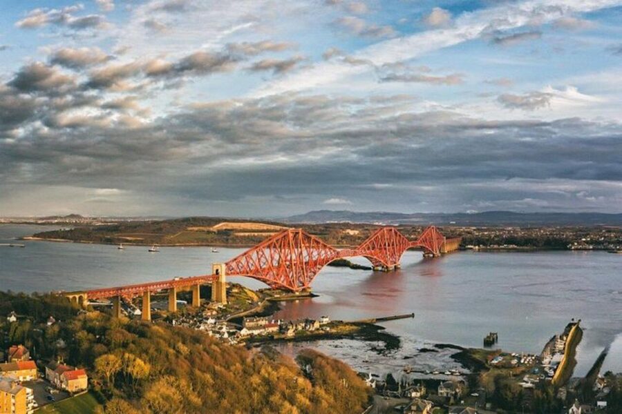 From Edinburgh: 2-Day Loch Lomond, West Highlands & Oban - From Edinburgh to the Kelpies, Stirling Castle Stories, and Loch Lomond Views