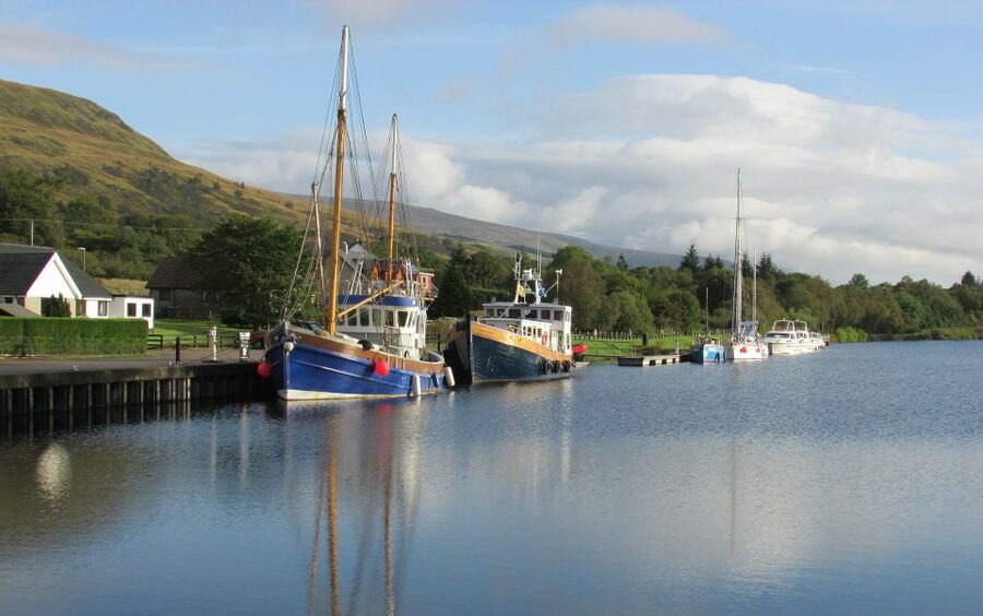 From Edinburgh: 2-Day Loch Ness, Inverness & Highlands Tour - Getting Started in Edinburgh, Then Picking Up Glasgow
