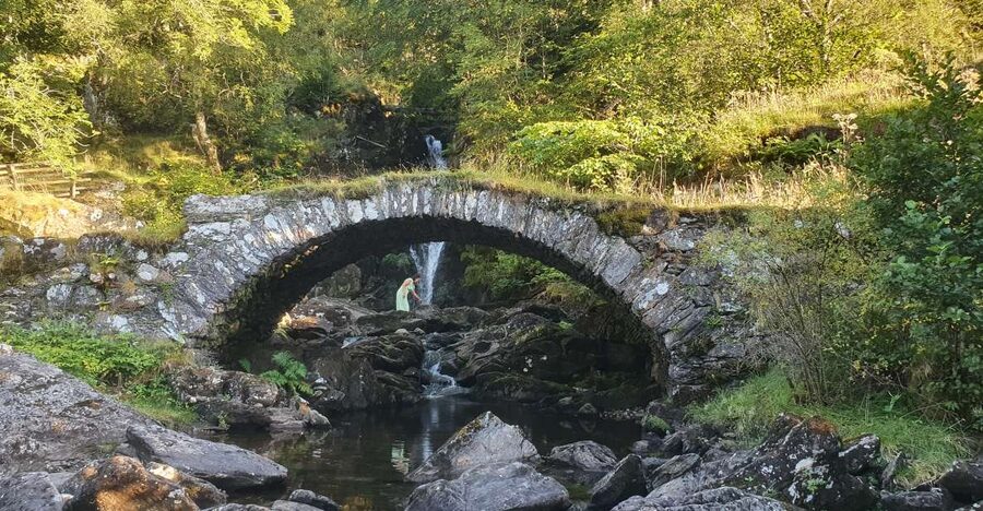 From Edinburgh: a Private Tour to a Majestic Highland Glen - Planning lunch around Mhor Bread and a pub breather