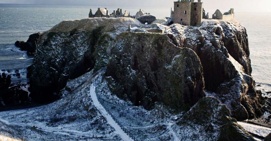 From Edinburgh: Glamis and Dunnottar Castles Tour in Italian - A full-day castle plan that makes sense from Edinburgh