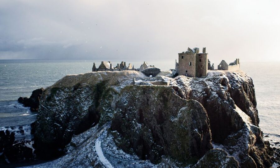 From Edinburgh: Glamis and Dunnottar Castles Tour in Spanish - A full-day Spanish castle hop from Edinburgh