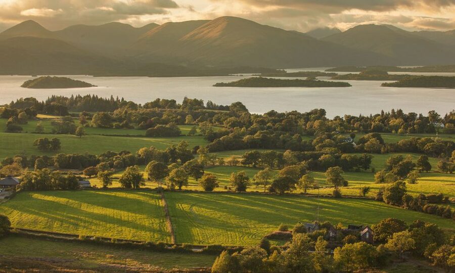 From Edinburgh: Glasgow & Scottish lakes Spanish Tour - Spanish guide experience: what to expect and how to hear better