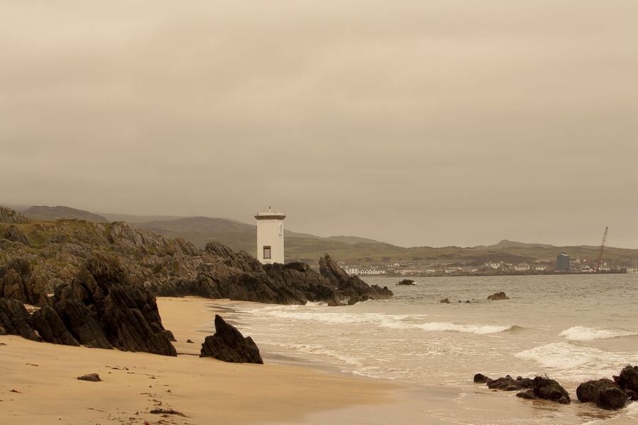 From Edinburgh: Islay and The Whisky Coast 4-Day Tour - Ardbeg, Laphroaig, Lagavulin, plus the ruins that explain the island