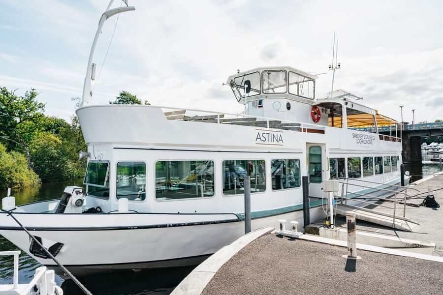 From Edinburgh: Loch Lomond, Stirling Castle & Kelpies Tour - Stirling Castle: optional entry, big views, and major historical names