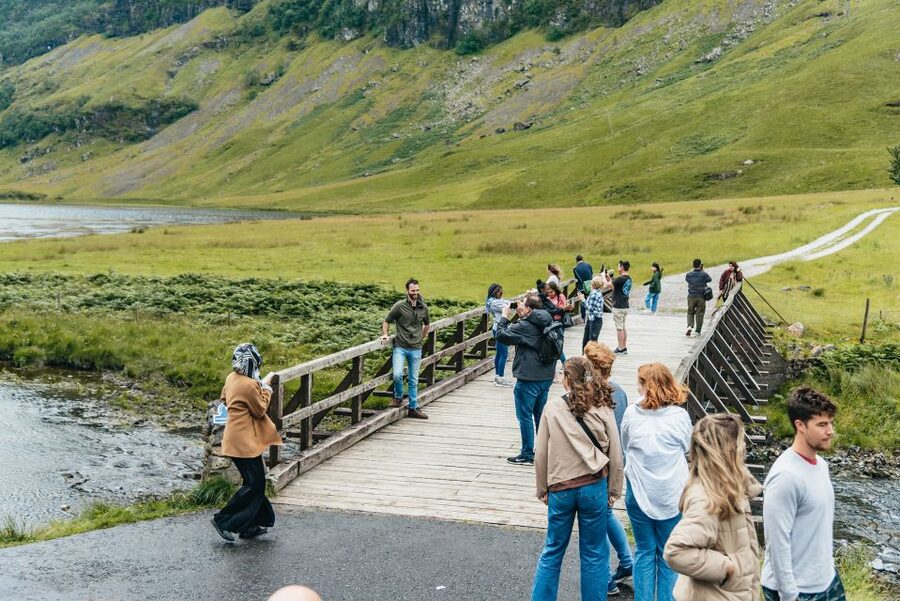 From Edinburgh: Loch Ness, Glenoce & The Highlands Day Tour - Morning start in Edinburgh: the coach rhythm you should expect